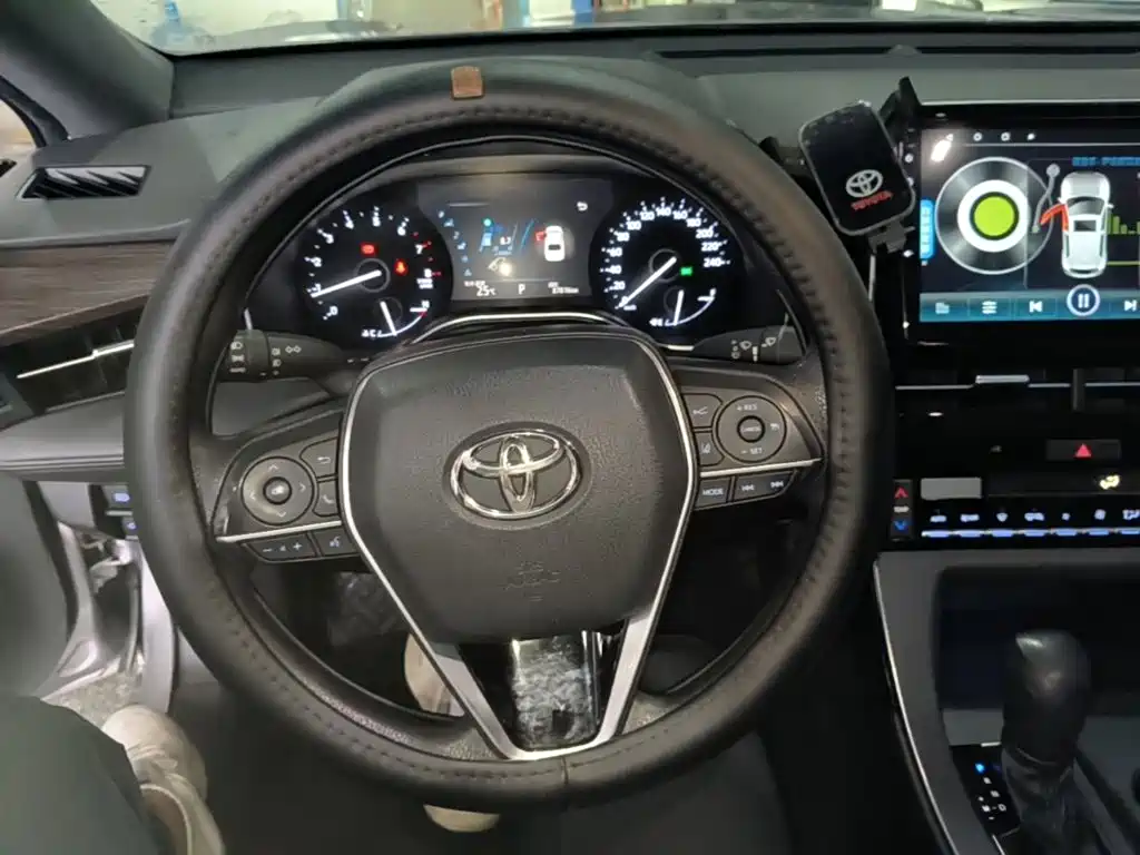 Фото 11 - Toyota Avalon