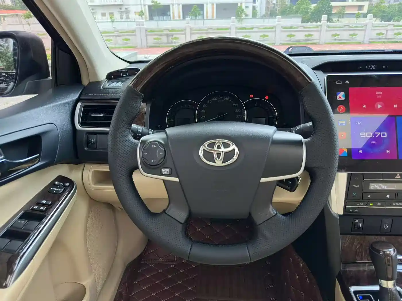 Toyota Camry 2016 2.0G 10th Anniversary Leading Edition фото 10