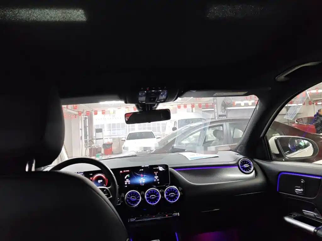 MERCEDES-BENZ GLA