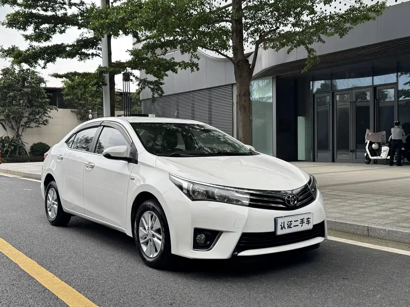 Toyota Corolla 2014 1.6L CVT GL фото 3