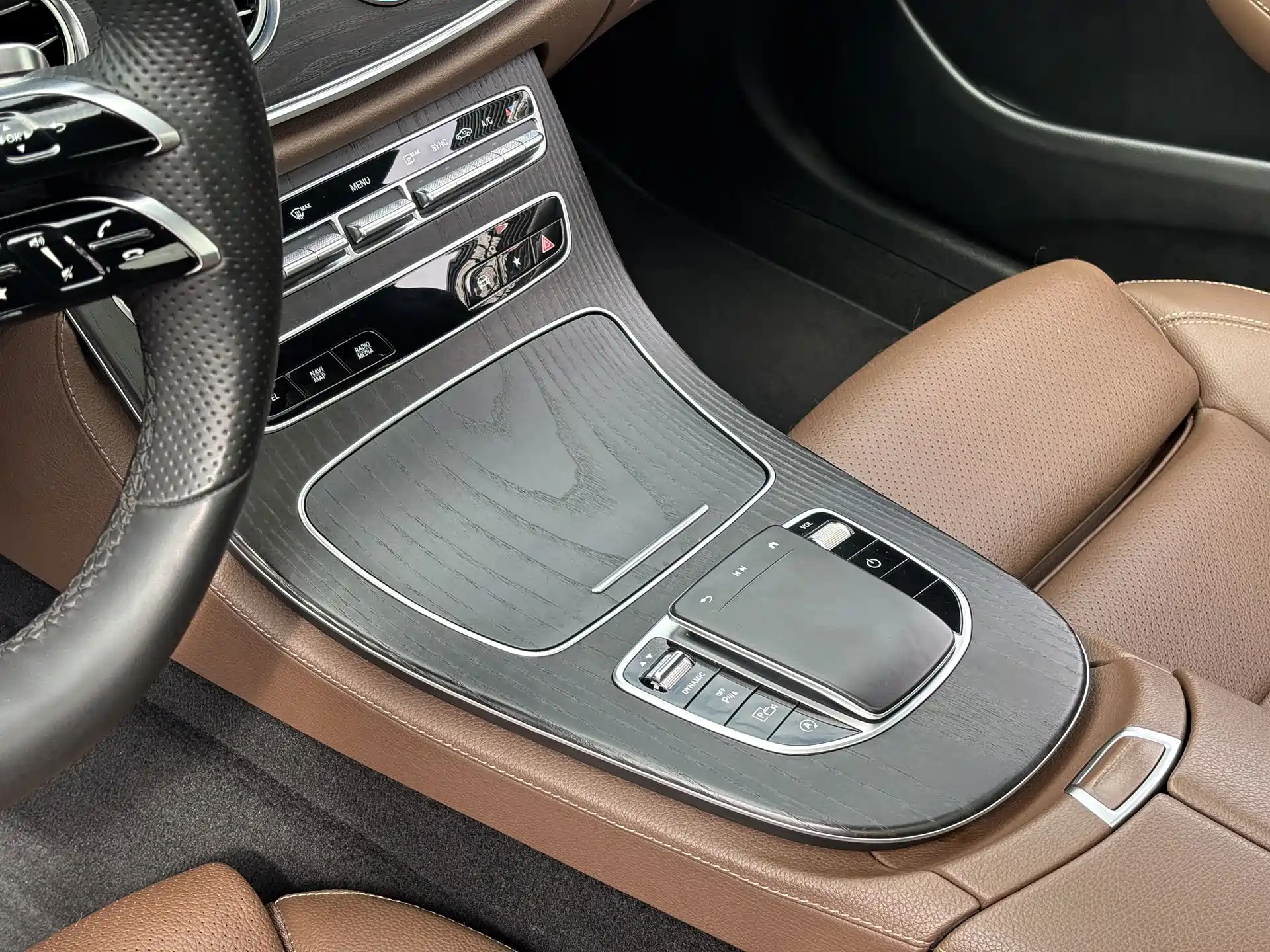 Фото 19 - Mercedes-Benz E-Class