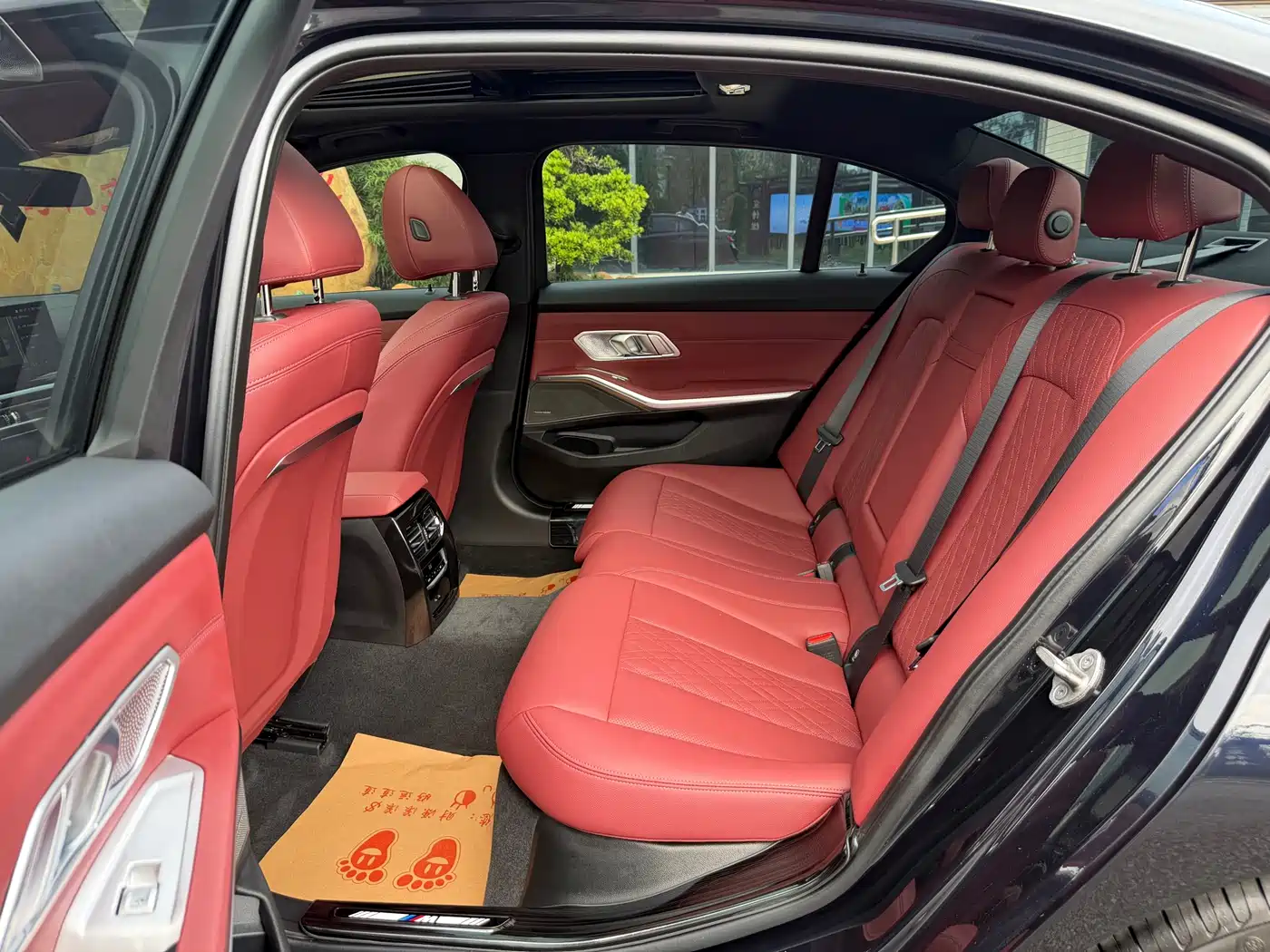 BMW 3 Series 2024 330Li M Sport Shadowline Package фото 16