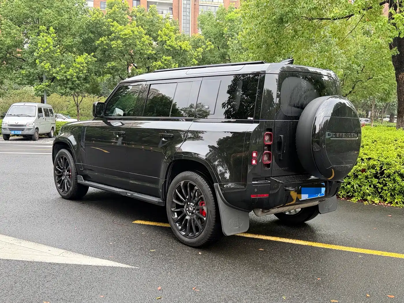 Фото 10 - Land Rover Defender