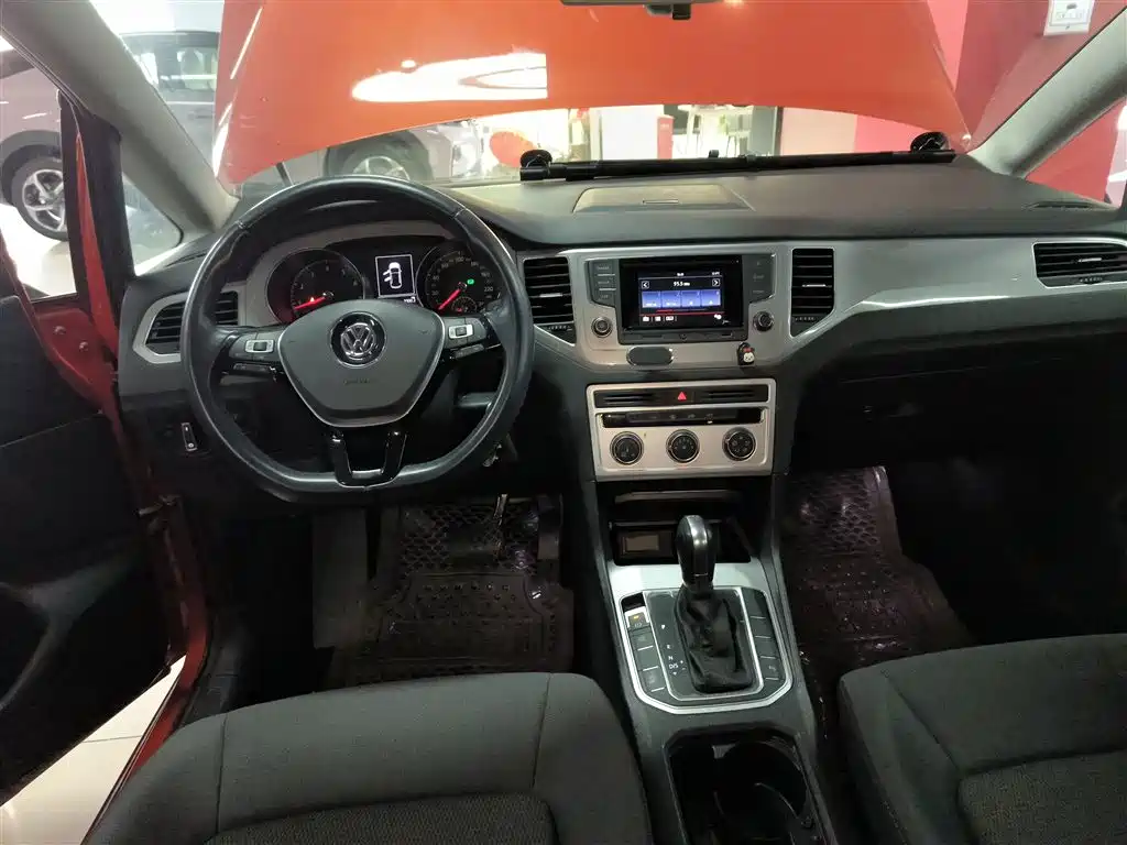Volkswagen Golf Sportsvan 2016 230TSI Automatic Progressive фото 6