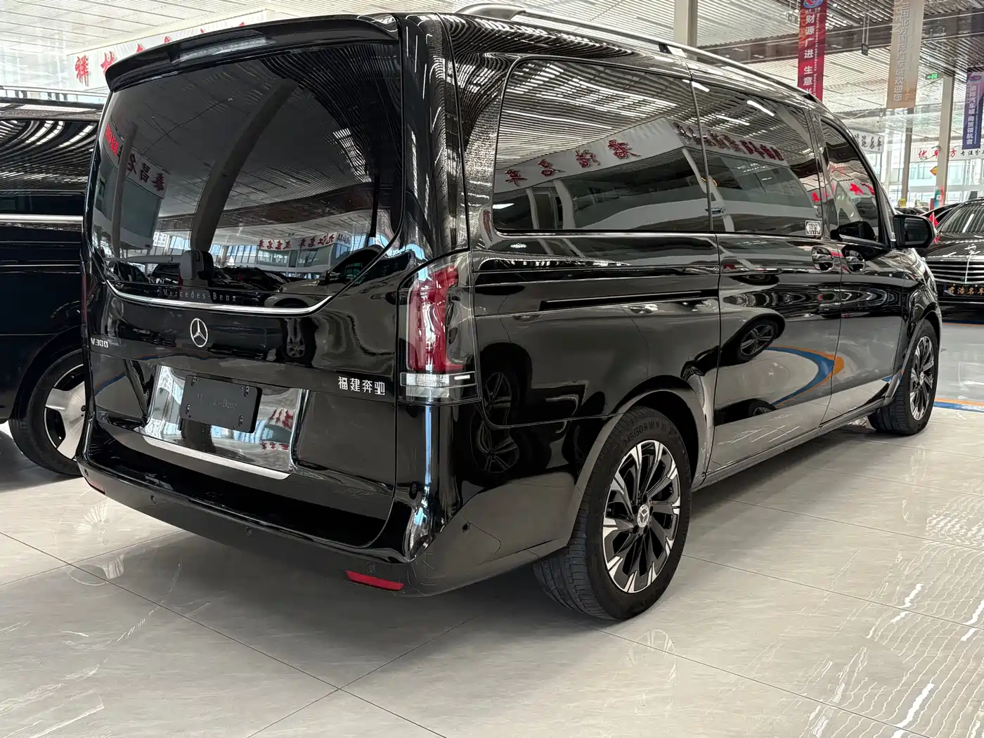 Фото 14 - Mercedes-Benz V-Class