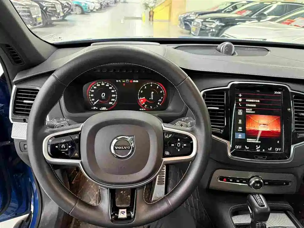 Фото 8 - Volvo XC90