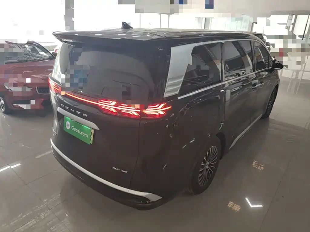 Denza D9 2023 2022 DM-i 970 All-Wheel Drive Honor Edition