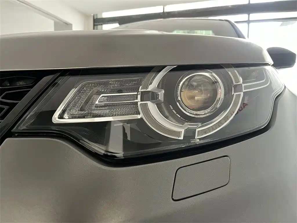 Land Rover Discovery Sport 2018 240PS SE Edition фото 12