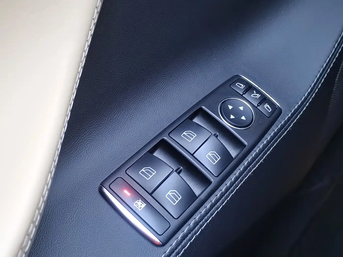 Photo 17 - Tesla Model S