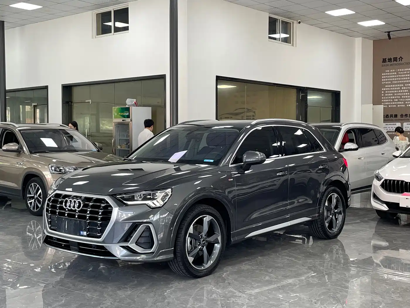 Audi Q3 2023 35 TFSI Fashion Dynamic (1.4T)