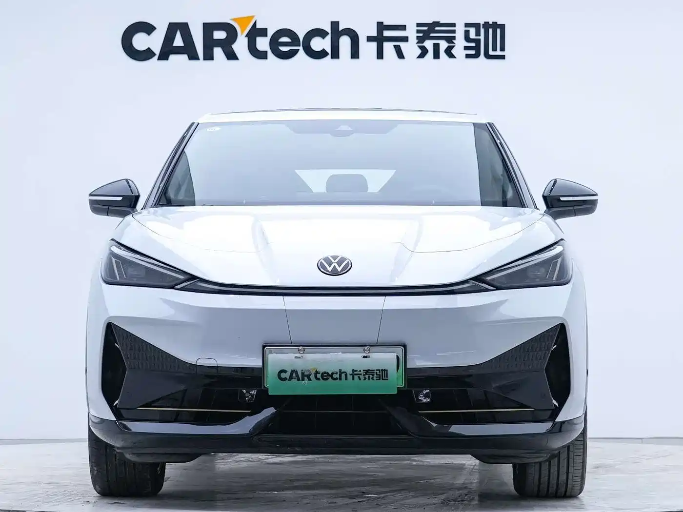 VOLKSWAGEN WITH THE CROWD 06