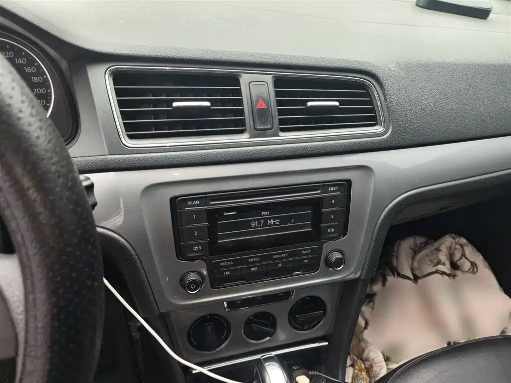 Volkswagen Lavida 2013 Facelift Classic 1.6L Automatic Comfort фото 6