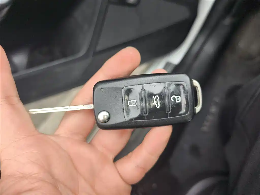 Volkswagen Lavida 2013 Facelift Classic 1.6L Automatic Comfort фото 12