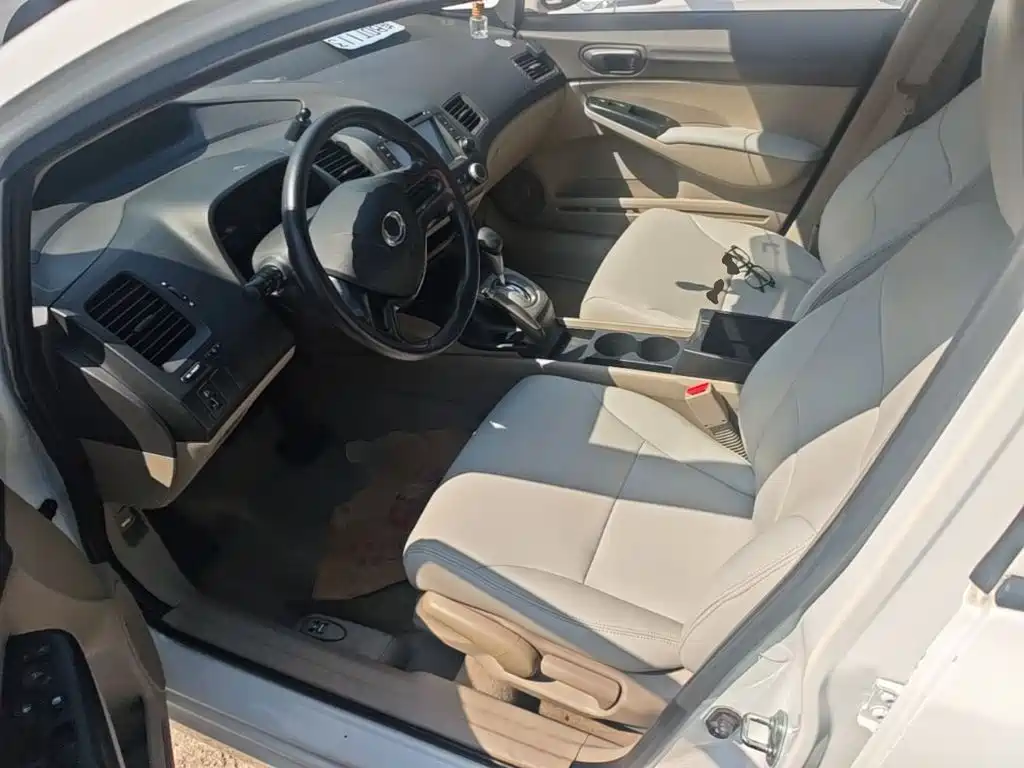 CIIMO CIIMO 2016 2015 1.8L Automatic Comfort Edition