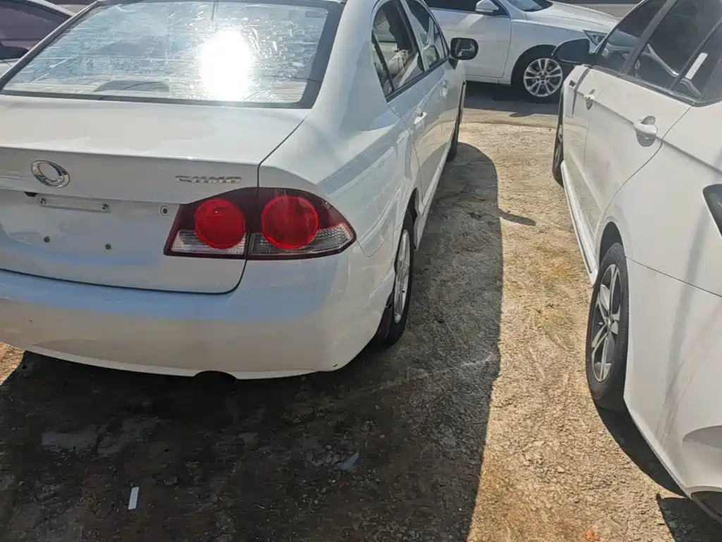 CIIMO CIIMO 2016 2015 1.8L Automatic Comfort Edition