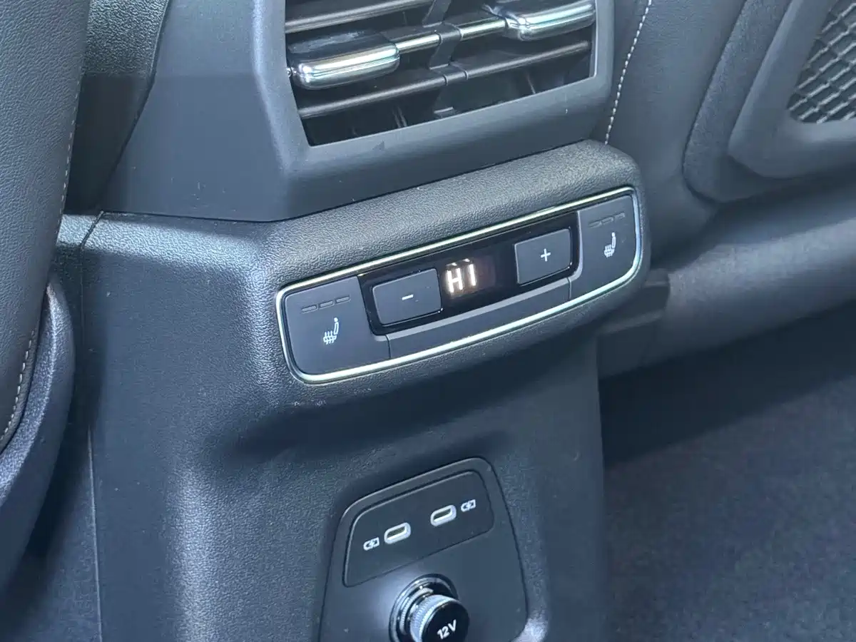 Фото 30 - Audi Q5 e-tron