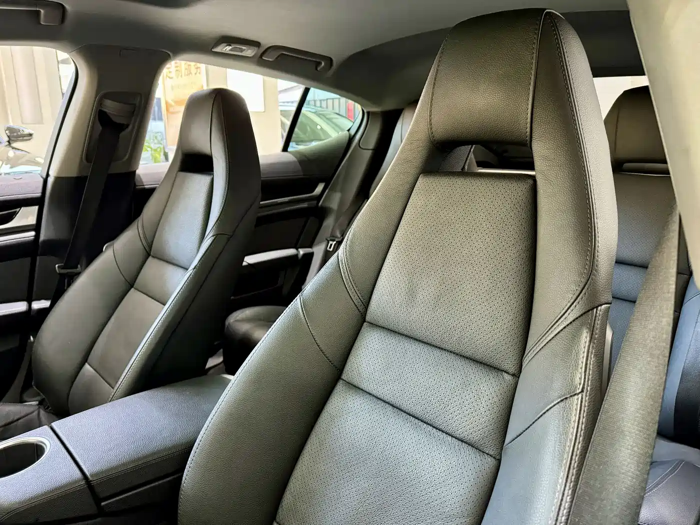 Porsche Panamera 2010 Panamera 4 3.6L фото 16