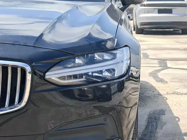 Volvo S90 2024 B5 Momentum Luxury Edition — фото 4