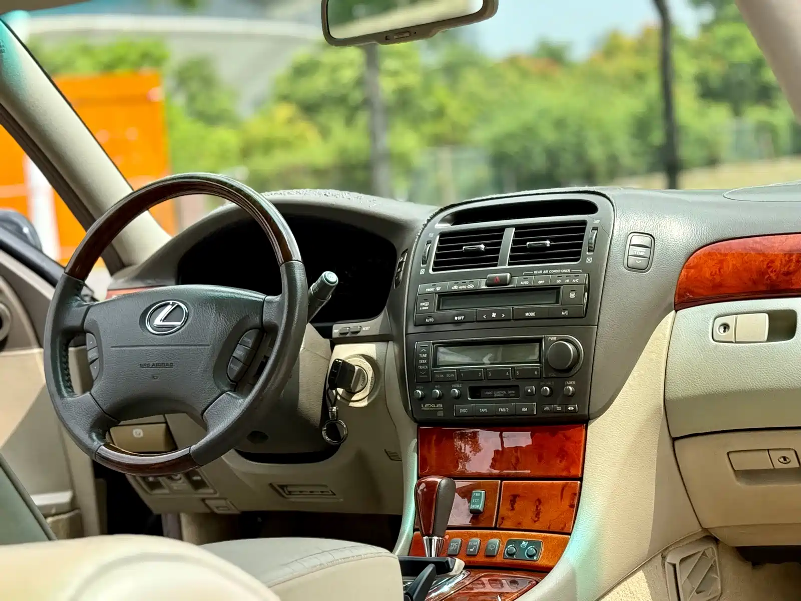Фото 17 - Lexus LS