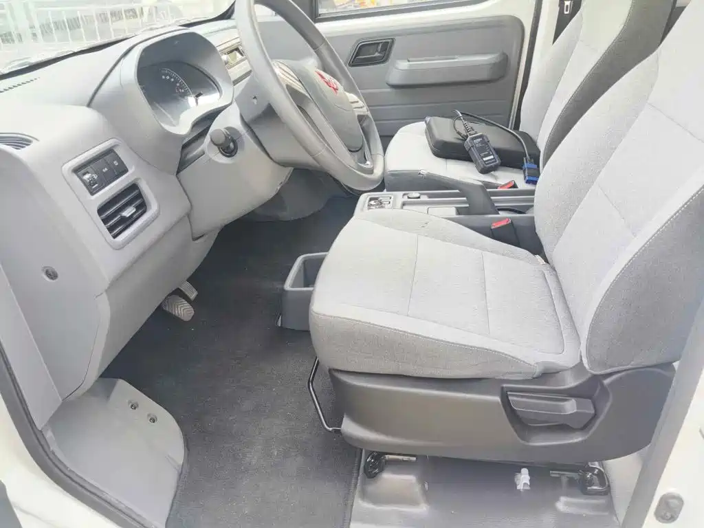 Wuling Motors Wuling Yangguang 2026 2025 400km Bus Comfort Edition