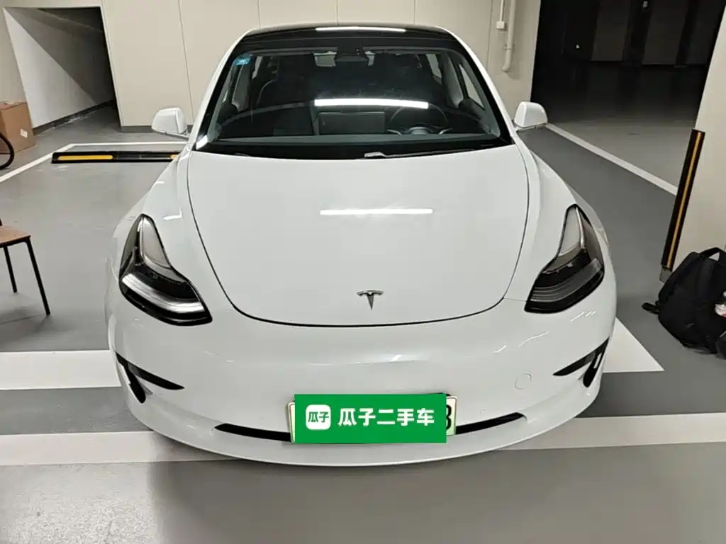 Фото 3 - Tesla Model 3