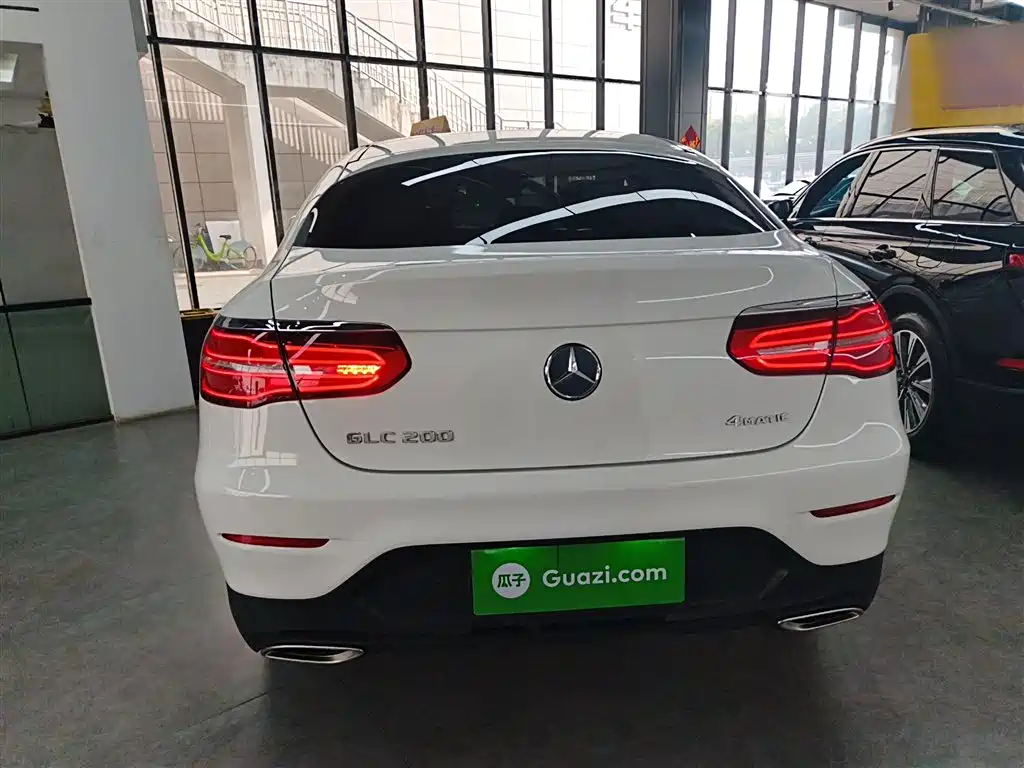 Mercedes-Benz GLC Coupe 2018 GLC 200 4MATIC Coupe SUV фото 4