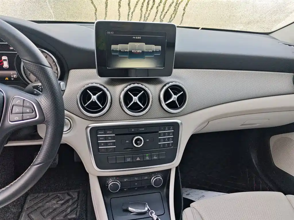 Mercedes-Benz GLA 2016 GLA 200 Dynamic фото 13