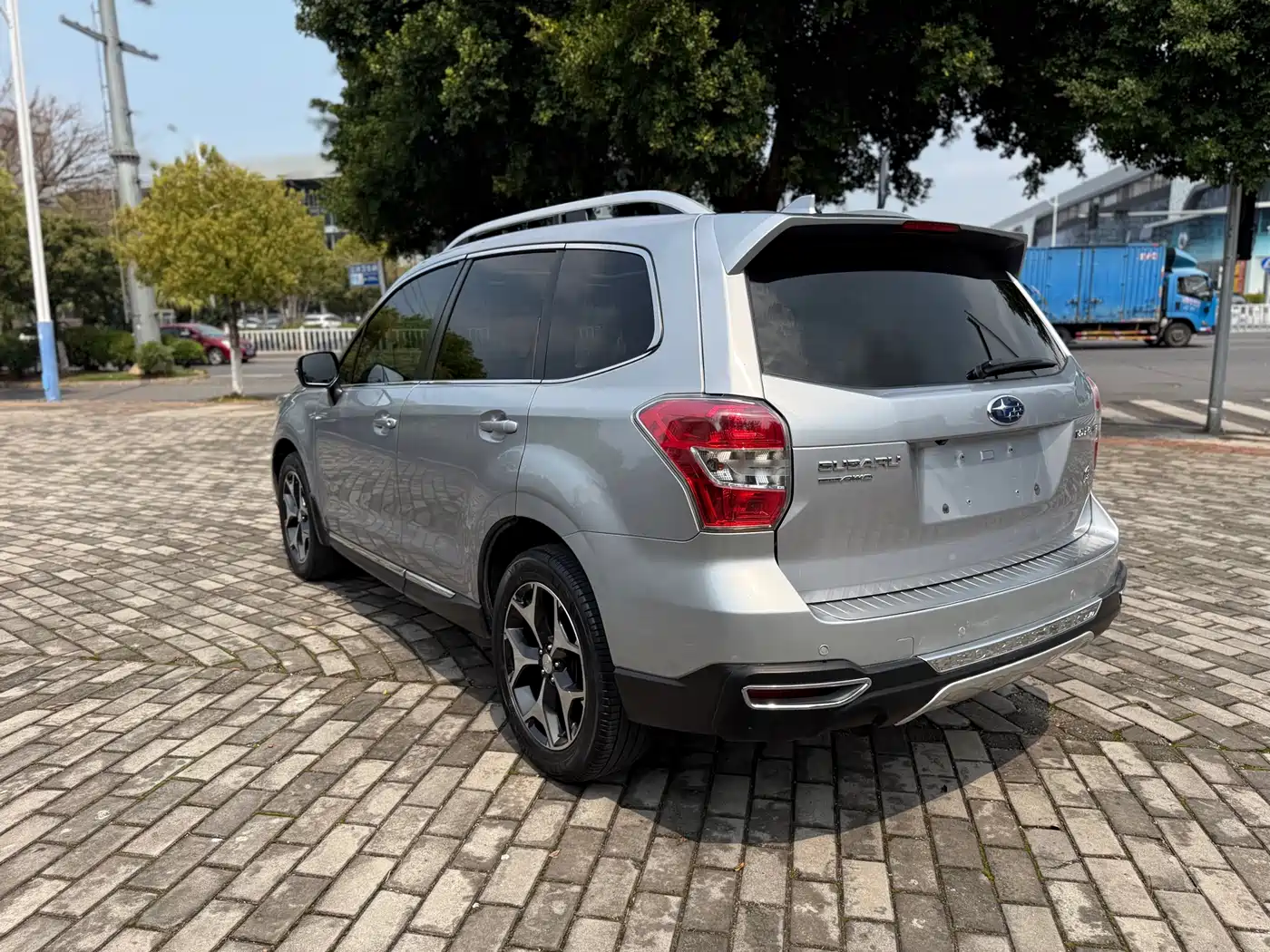 Subaru Forester 2015 2.0i Special Commemorative Edition фото 10