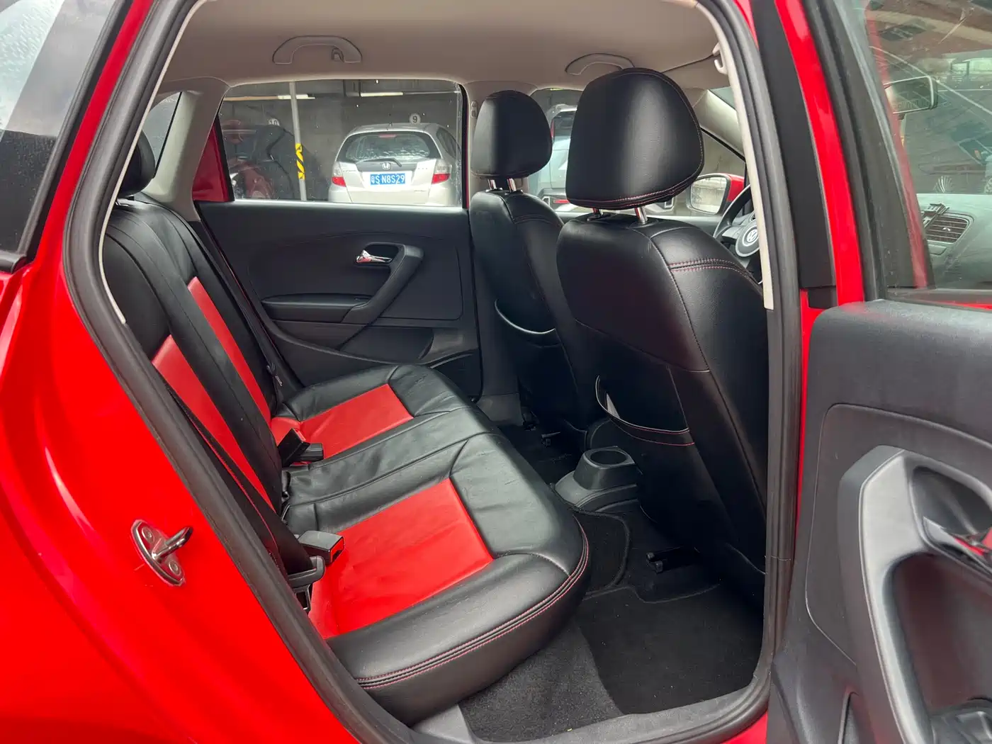 Volkswagen Polo 2013 1.4L Manual Trend Edition фото 16