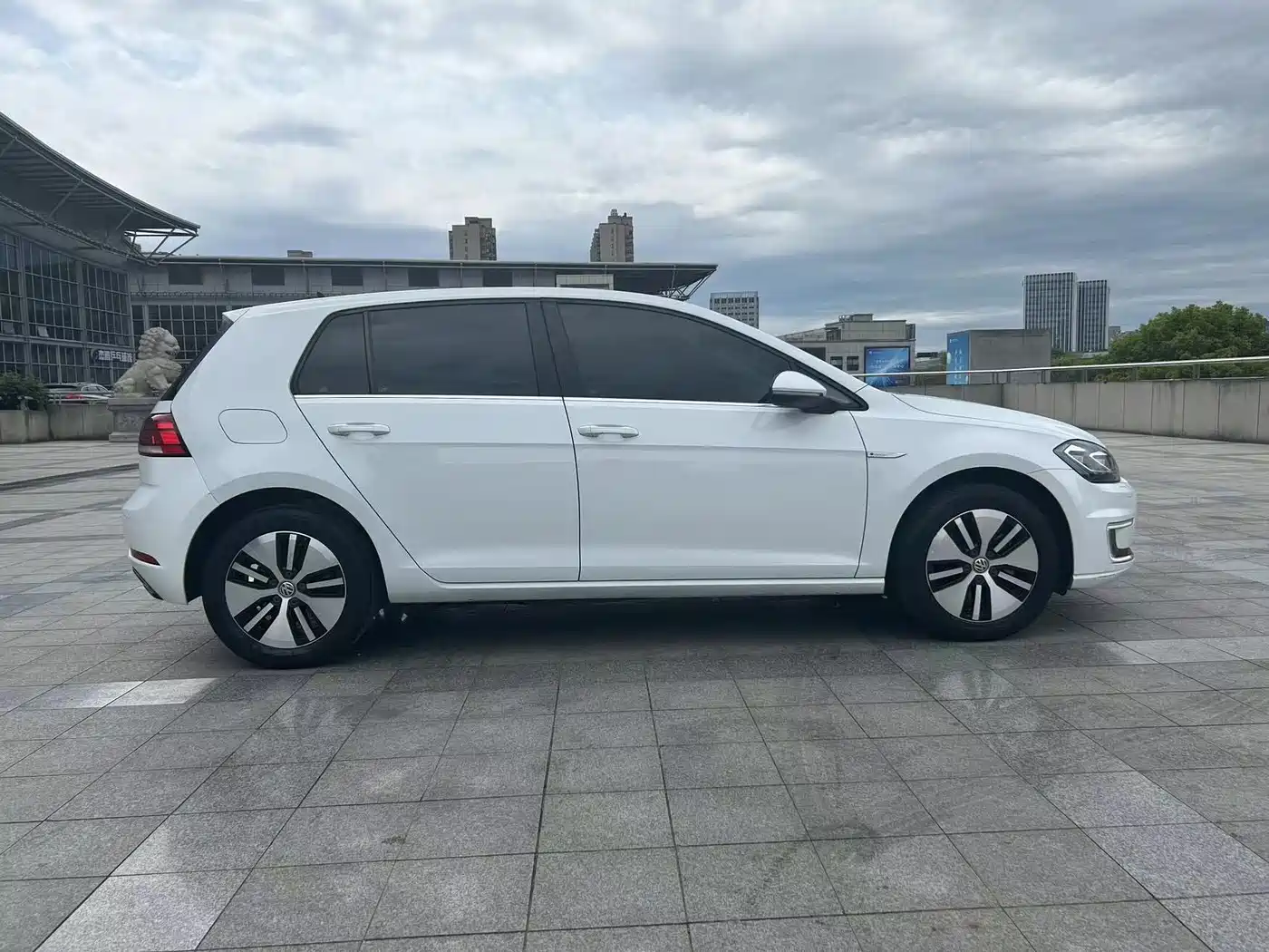 VOLKSWAGEN GOLF*PURE ELECTRICITY