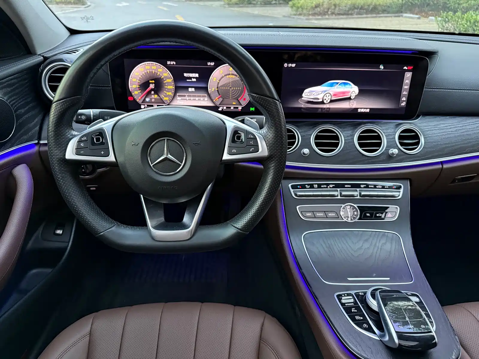 صورة 14 - Mercedes-Benz E-Class