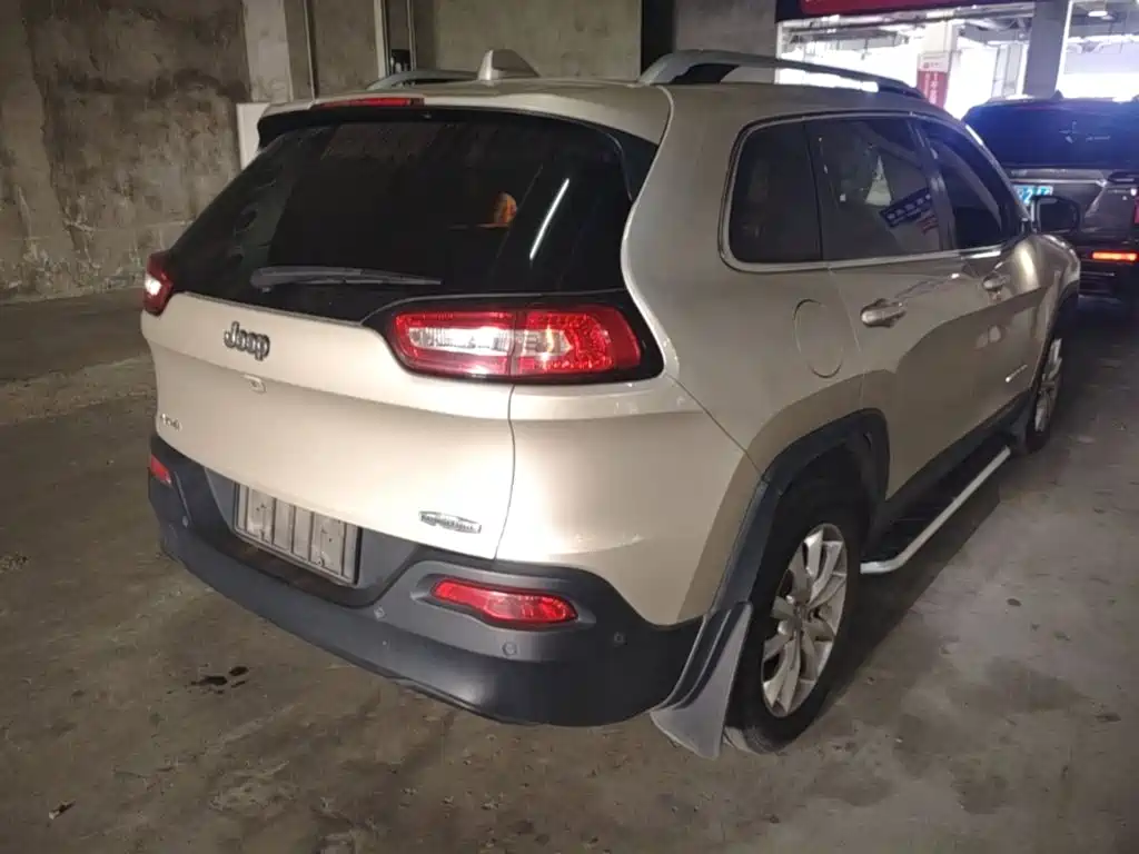 Jeep Cherokee (Import) 2015 2014 2.4L Luxury