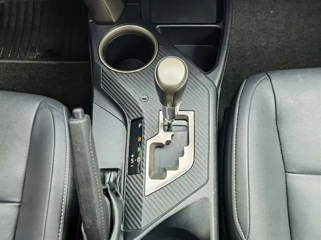 Toyota RAV4 Rongfang 2015 2.5L Automatic 4WD Elite Edition фото 13