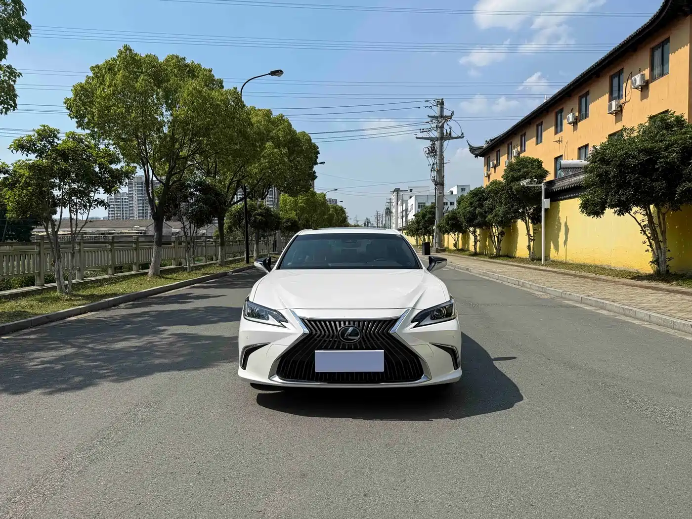 Фото 2 - Lexus ES