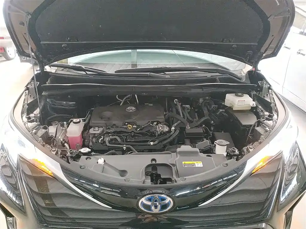 Toyota Granvia 2023 2.5L Hybrid Prestige PLUS Edition фото 16