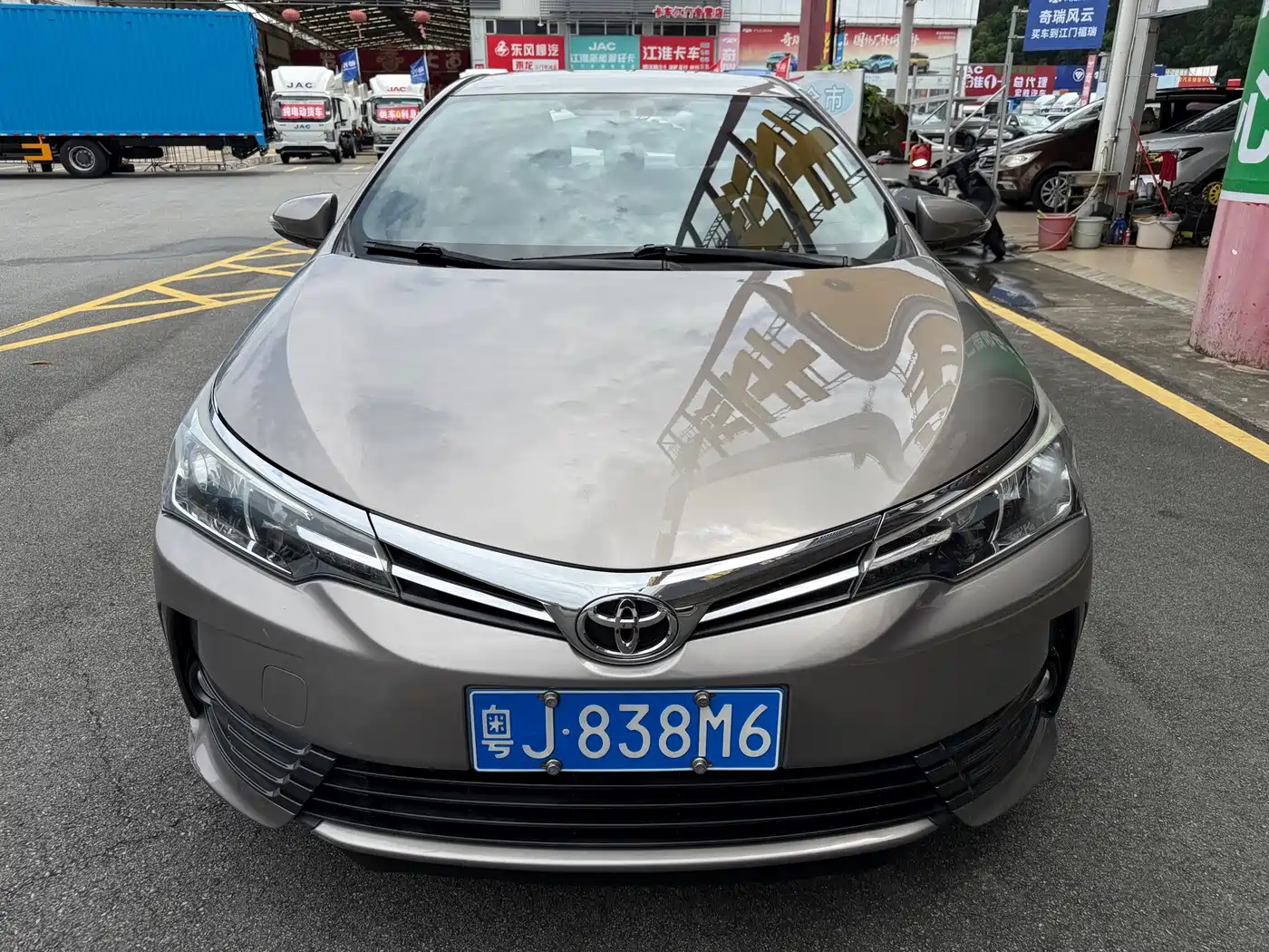 Фото 2 - Toyota Corolla