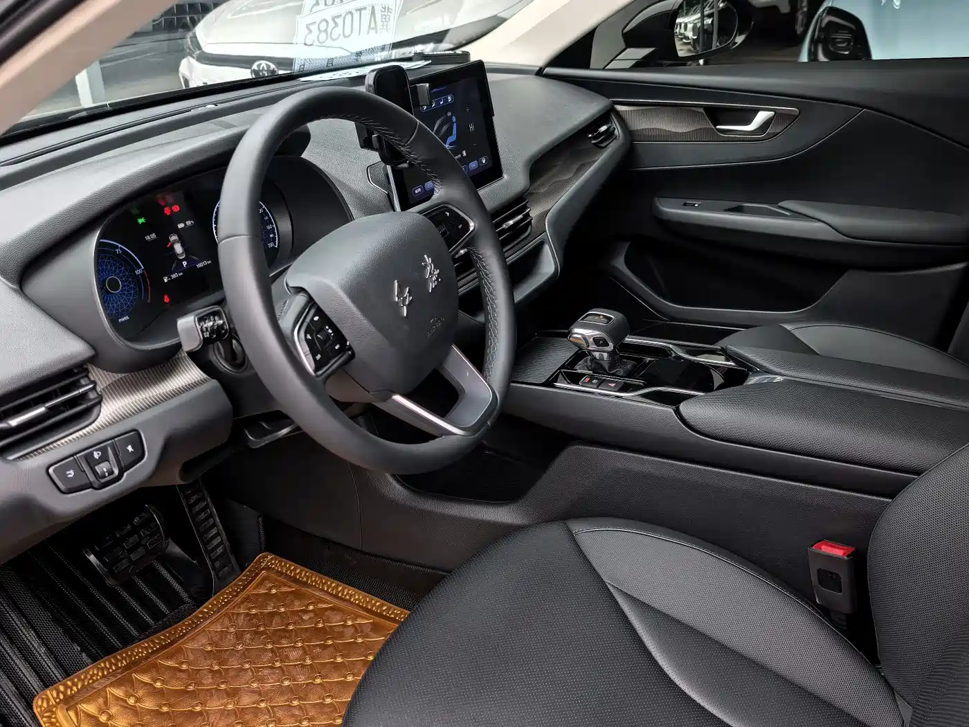 Hongqi E-QM5 2022 431km Charging Enjoyment Edition фото 4