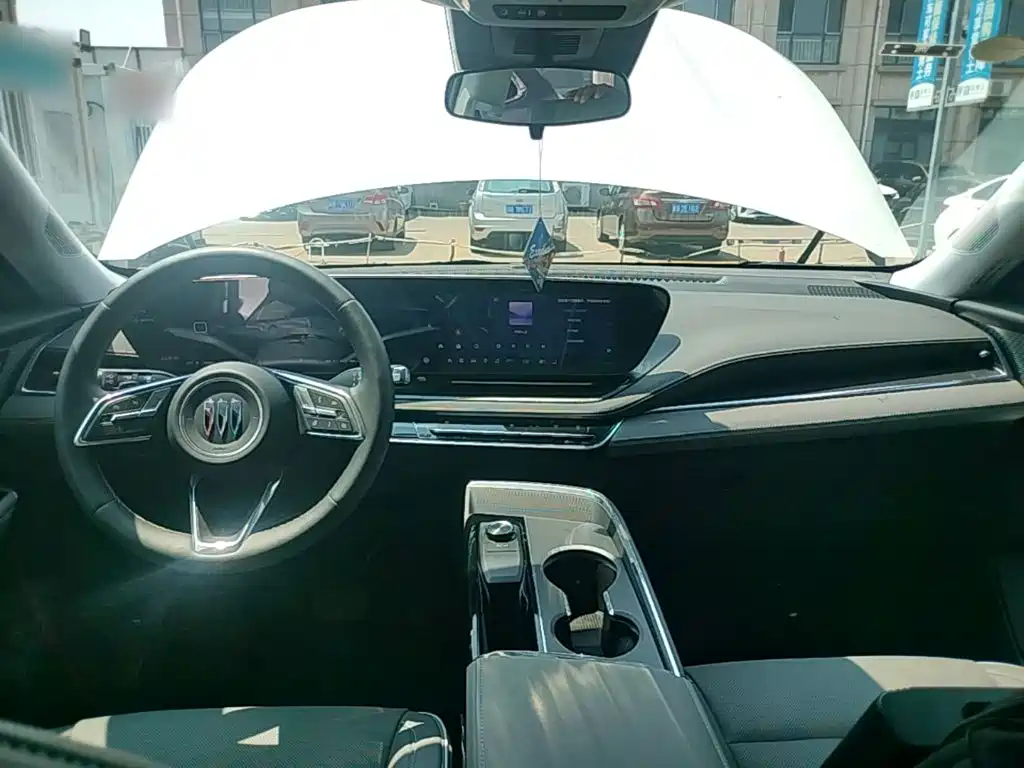 Photo 10 - Buick E5