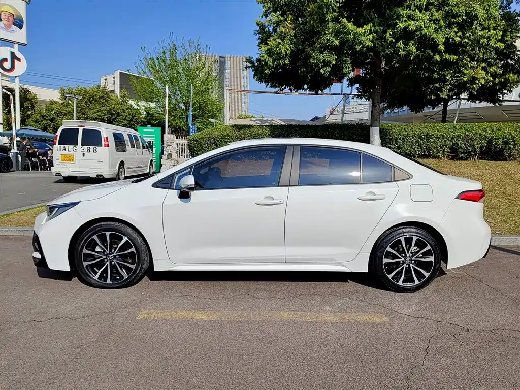 Toyota Levin 2022 185T CVT Sport Edition фото 3