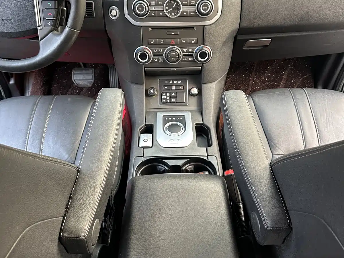 Land Rover Discovery 2016 3.0 SC V6 HSE фото 16
