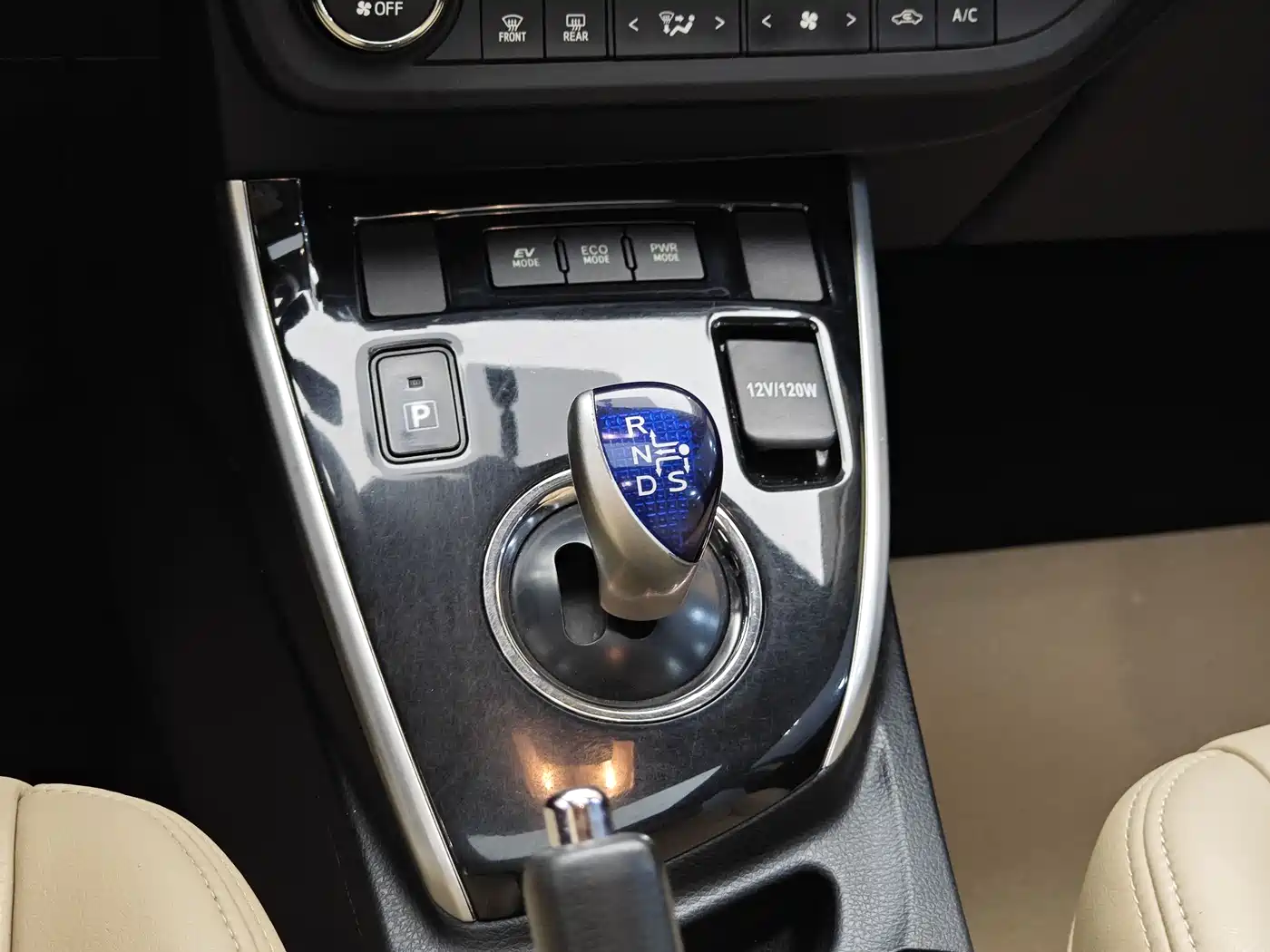 Toyota Levin 2016 Hybrid 1.8H GS E-CVT Elite Sunroof фото 17