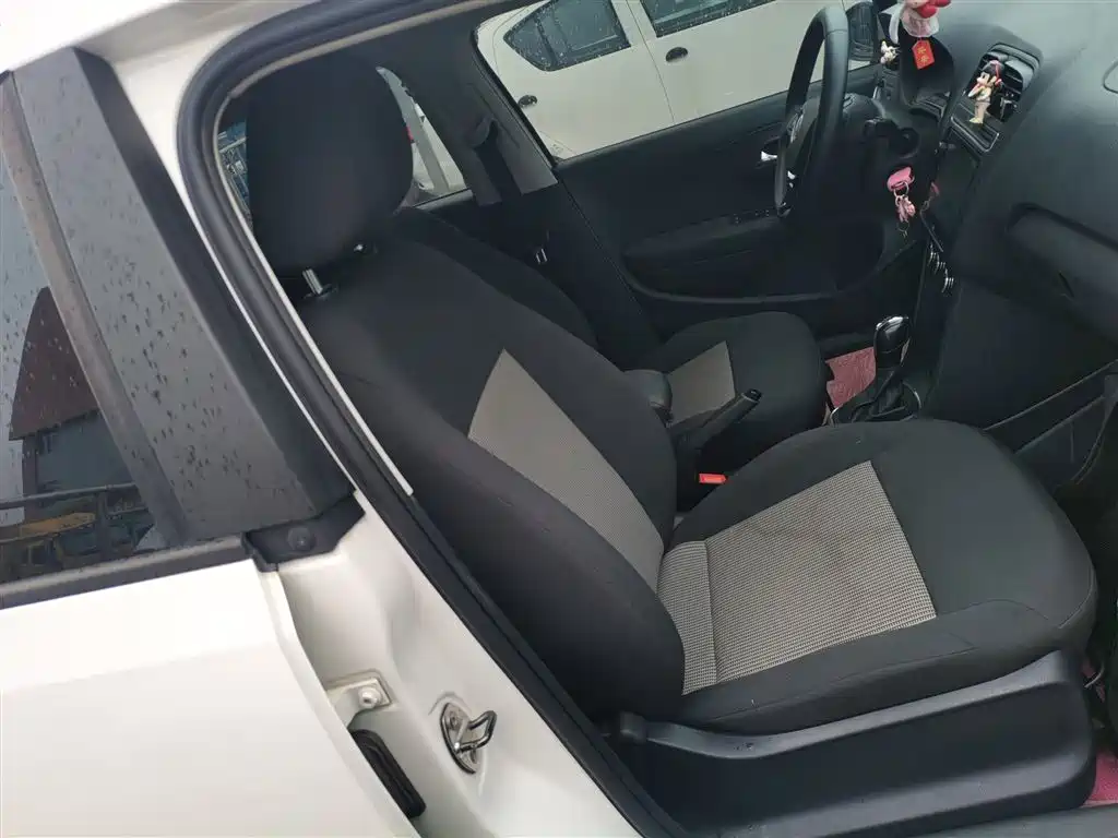 Volkswagen Polo 2016 1.4L Automatic Trend фото 25