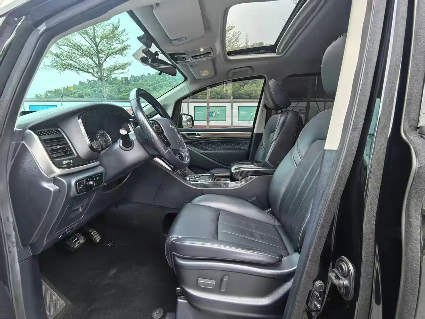 GAC Trumpchi Trumpchi M8 2018 320T Exclusive Edition фото 4