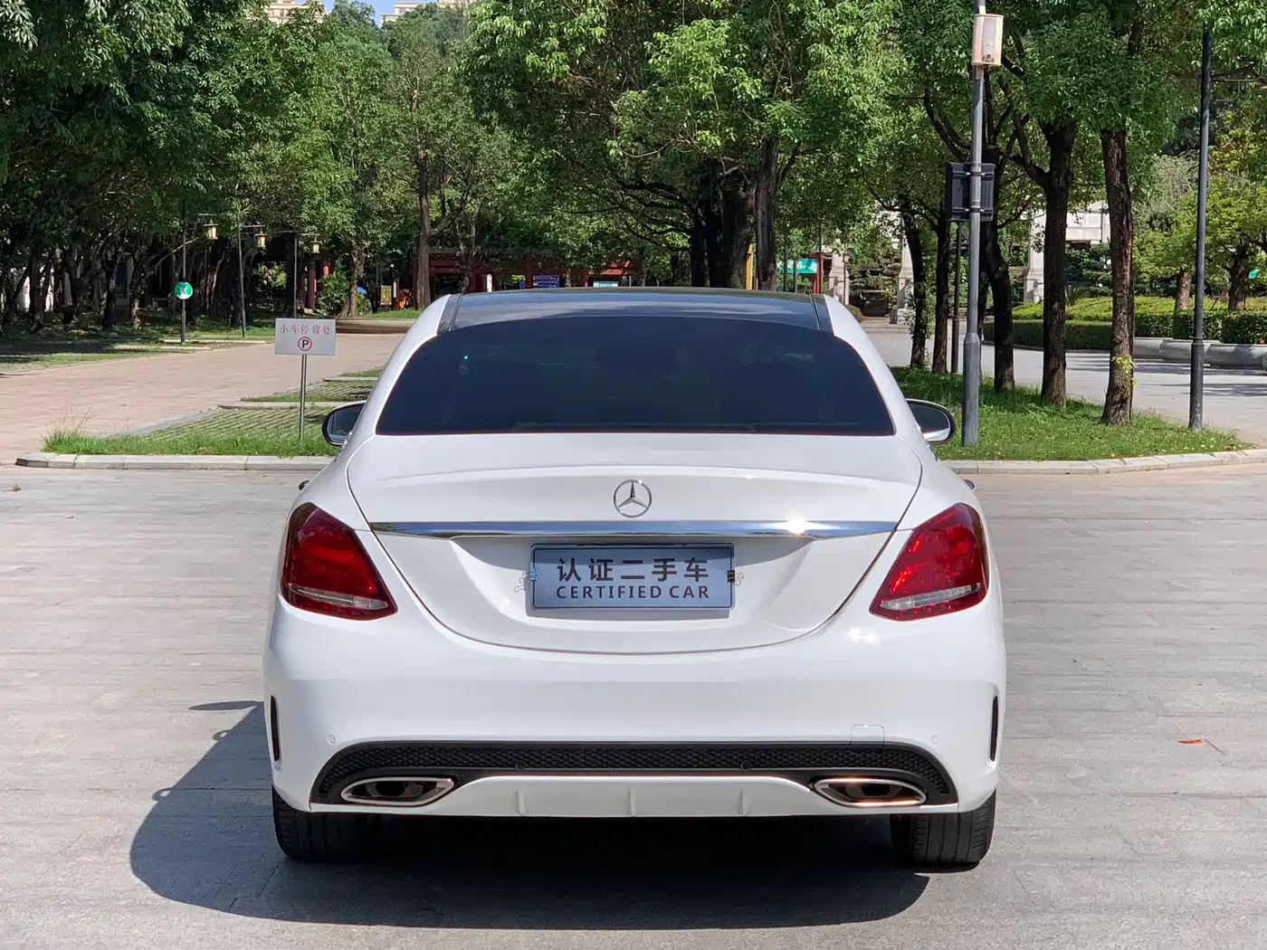 Photo 16 - Mercedes-Benz C-Class