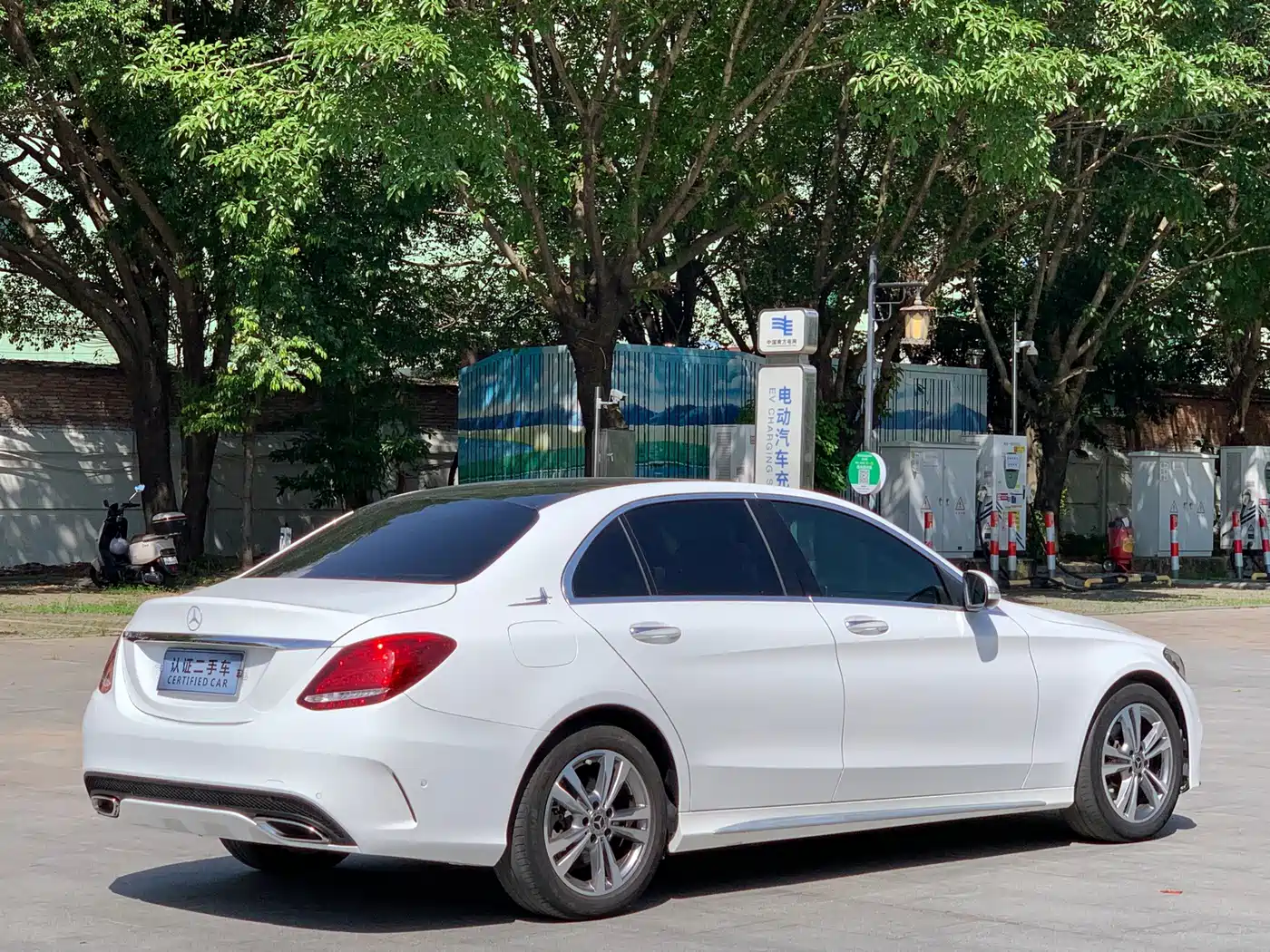 Photo 17 - Mercedes-Benz C-Class