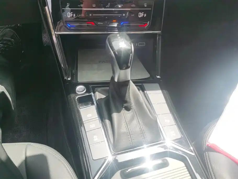 Volkswagen Passat 2025 Outstanding 380TSI Starlight Dragon Glory Edition фото 16