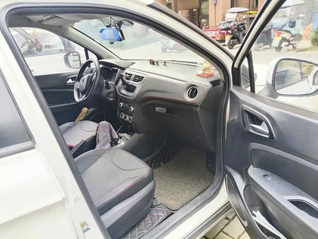 Zhonghua V3 2016 2016 1.5L Manual Comfort