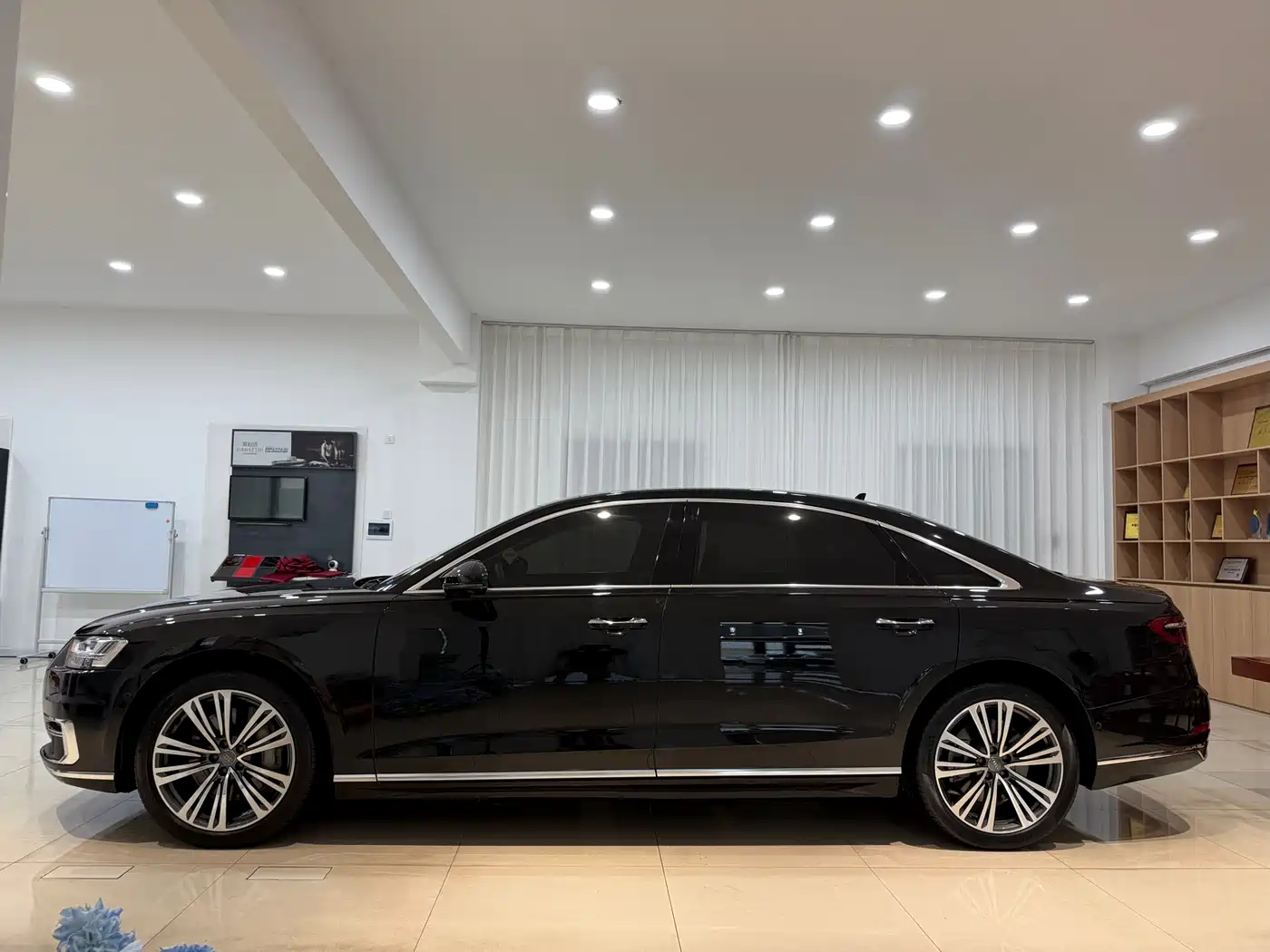 Audi A8 2021 A8L 55 TFSI quattro Premium фото 9
