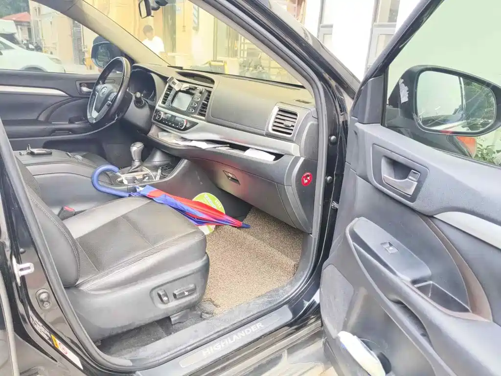 Фото 13 - Toyota Highlander