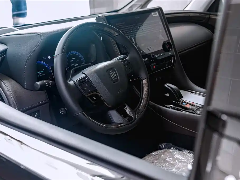 Toyota Vellfire 2024 Crown Hybrid 2.5L Executive Premium Edition фото 8